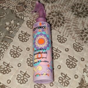 Amika Brooklyn Bombshell Blowout Spray.